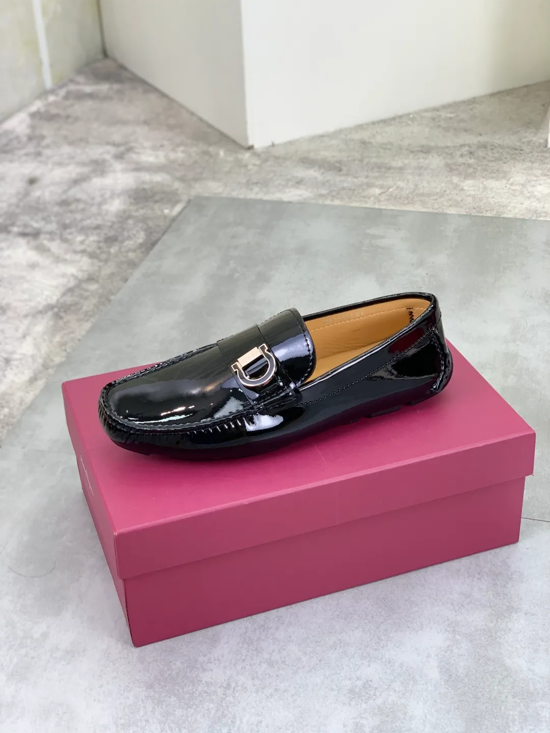 Men's shoes 💰P542 New model, high quality [Ferragamo/Ferragamo] Latest lazy slip-on shoes Original imported calfskin, imported cowhide lining + original luxury metal buckle + original combination outsole Comparison without pressure Code number: 38-45
